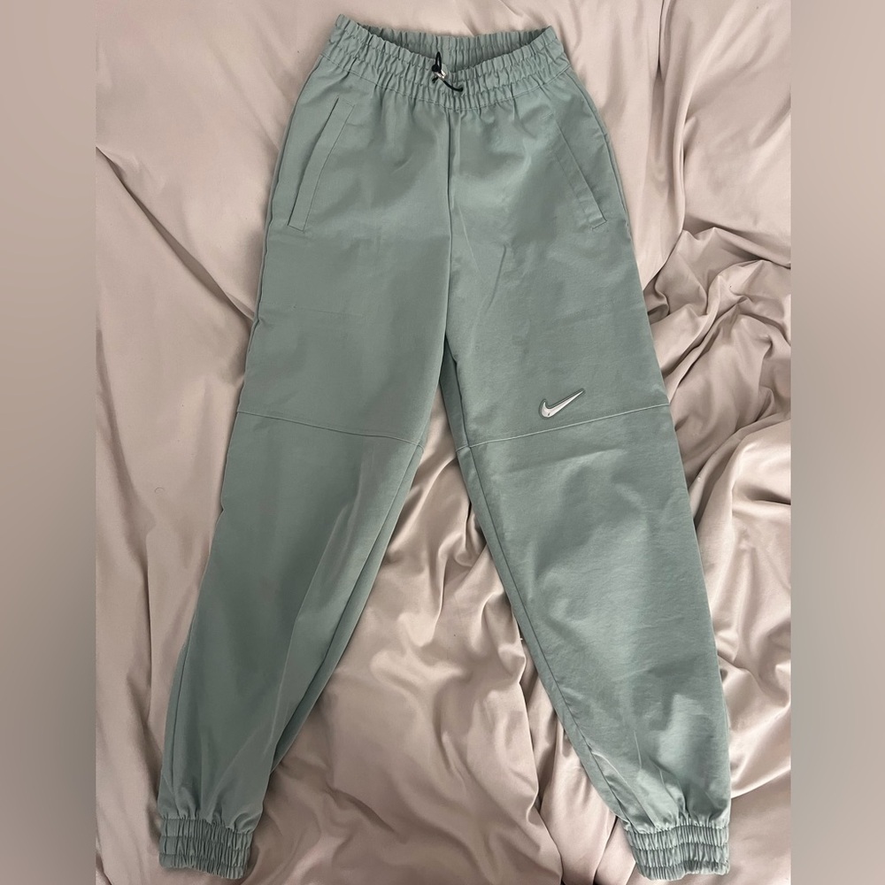 Limited Time Water Resistant Nike Green XS Joggers